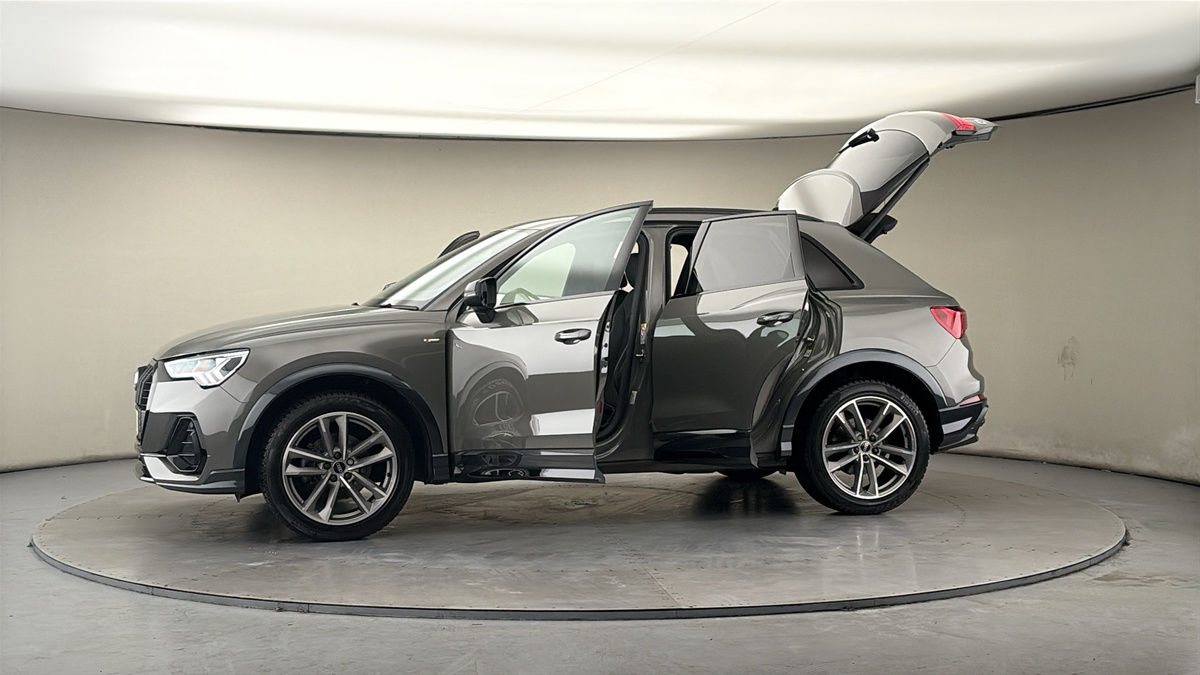 More views of Audi Q3