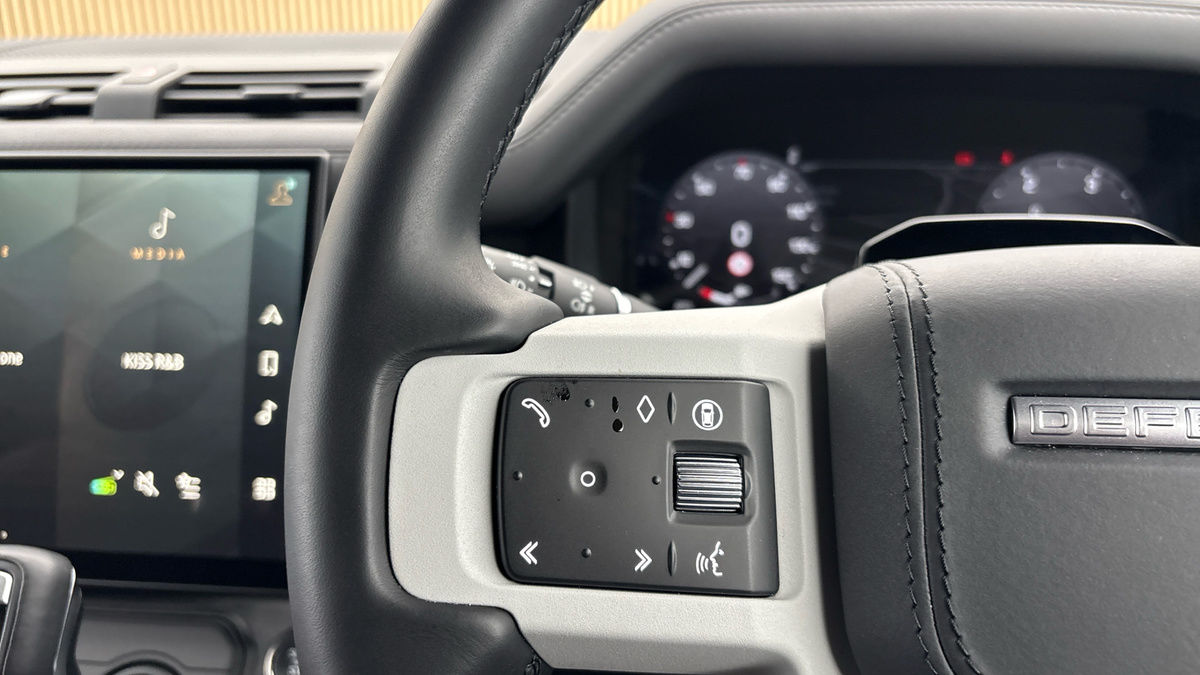 Land Rover Defender 90 Urban Image 13