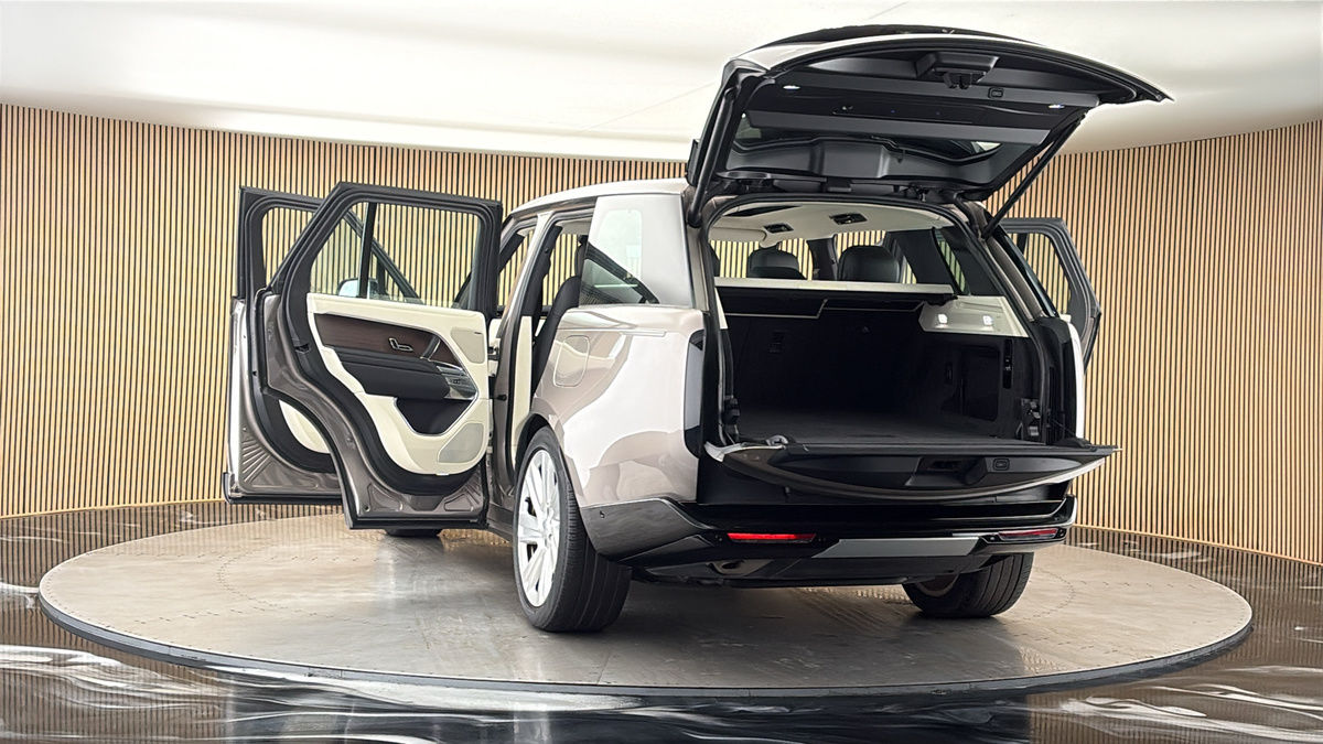 More views of Land Rover Range Rover