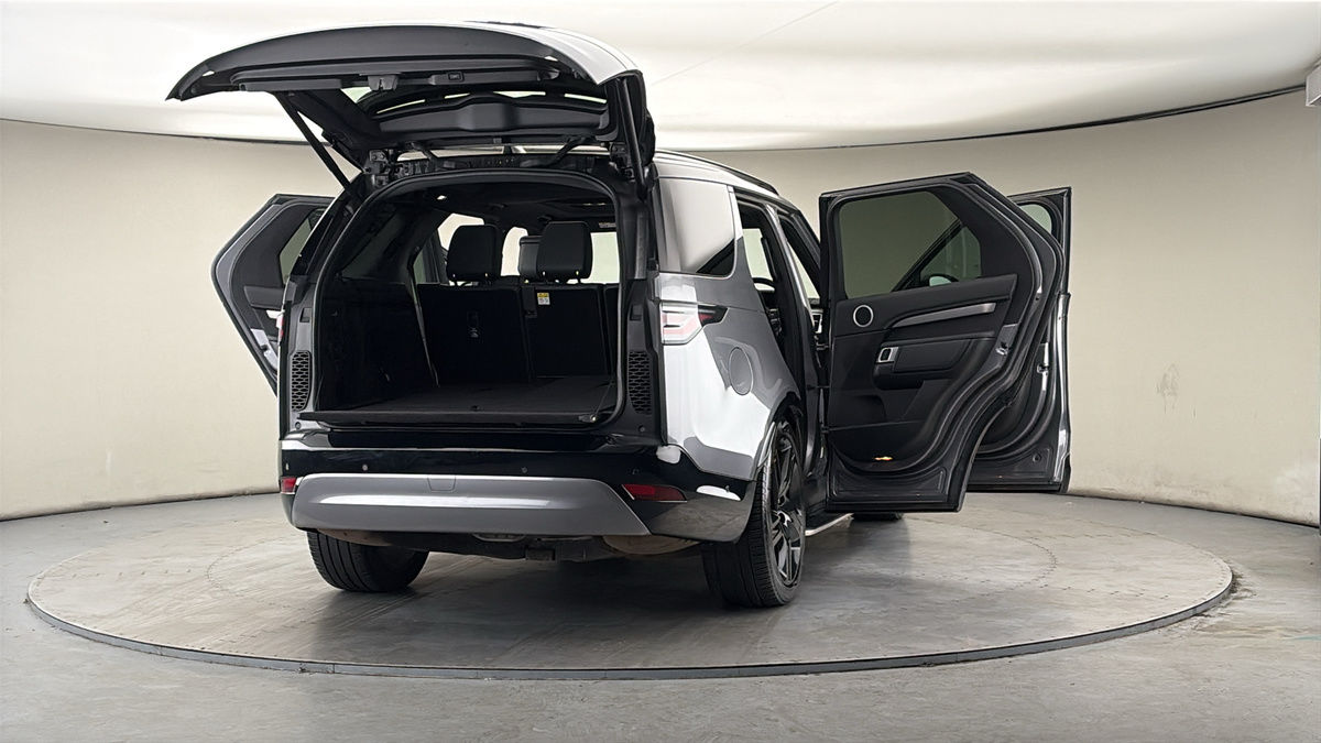 More views of Land Rover Discovery