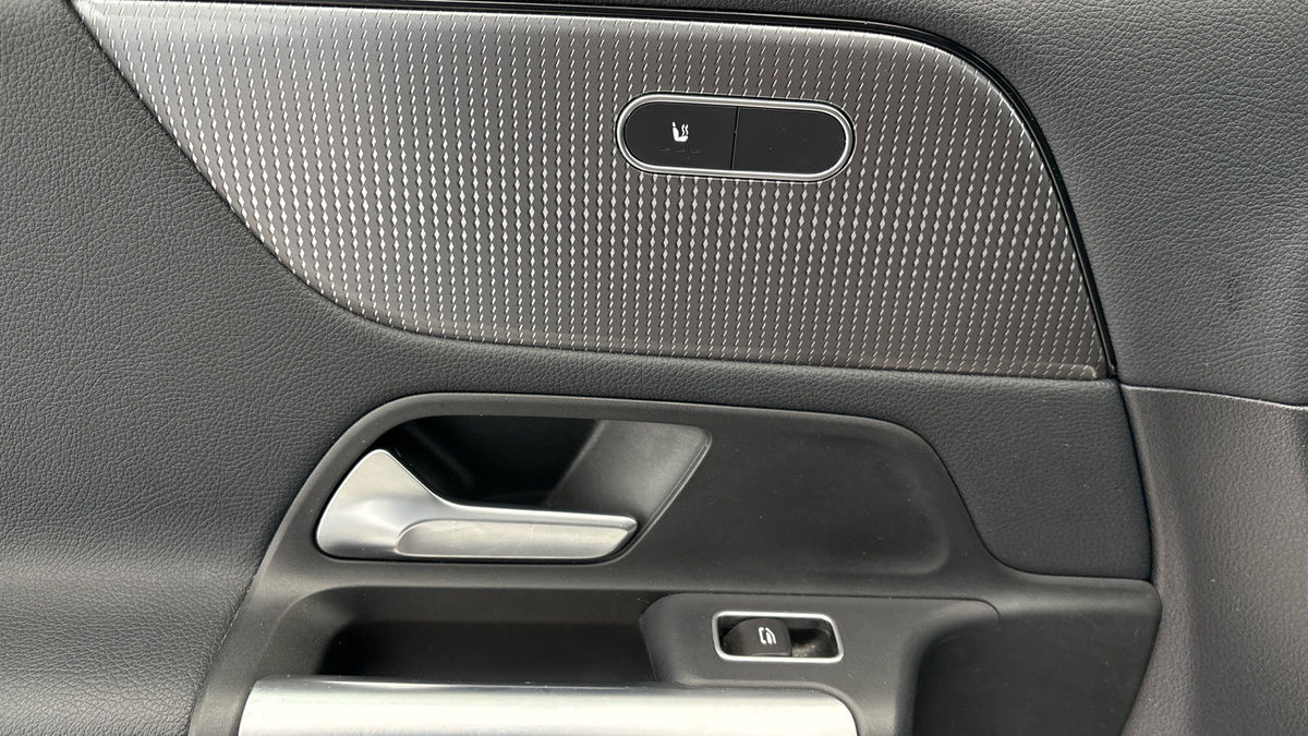 Mercedes-Benz GLA Image 19