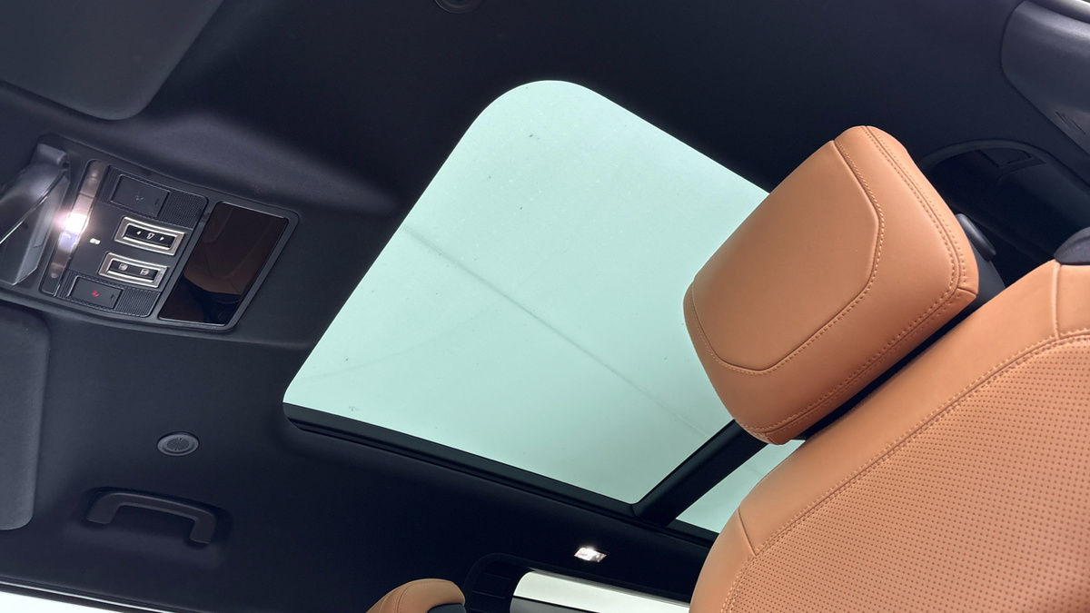 Land Rover Defender 90 Image 6