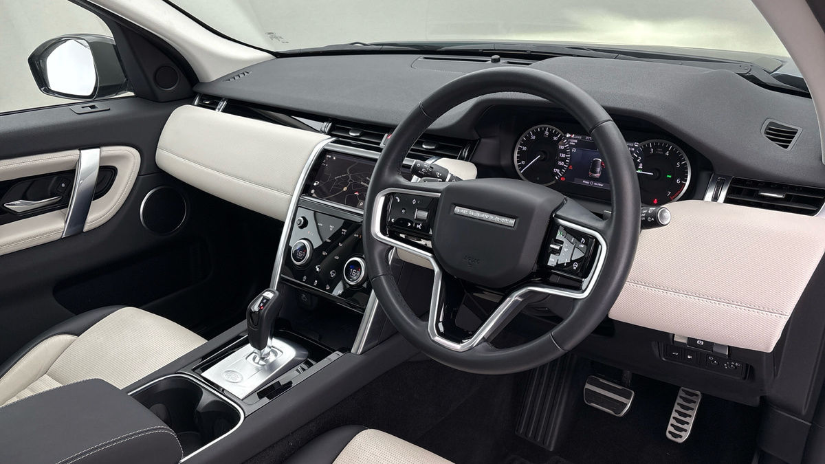 Land Rover Discovery Sport Image 5