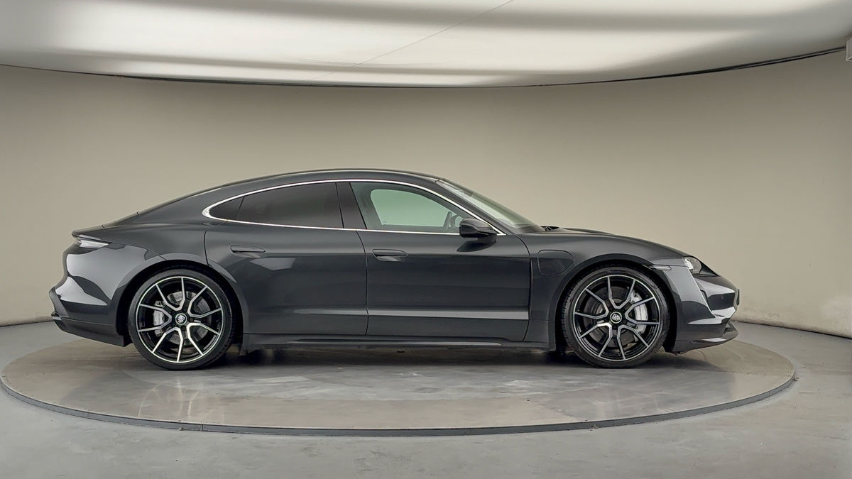 Porsche Taycan Image 16