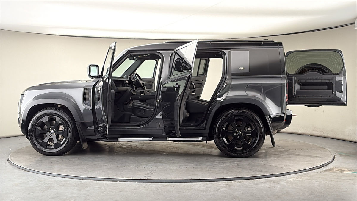 More views of Land Rover Defender 110