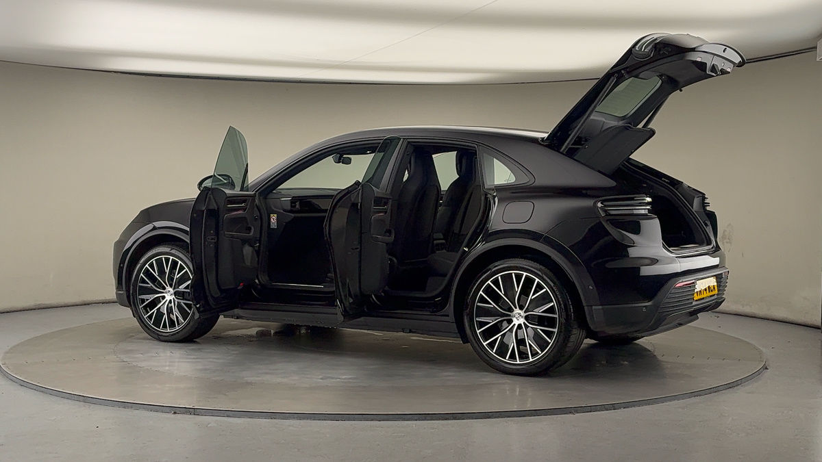 More views of Porsche Macan