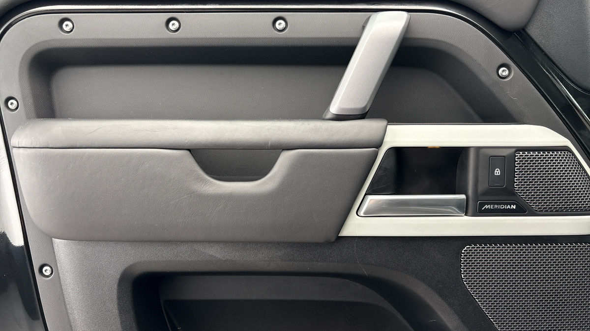 Land Rover Defender 90 Image 19