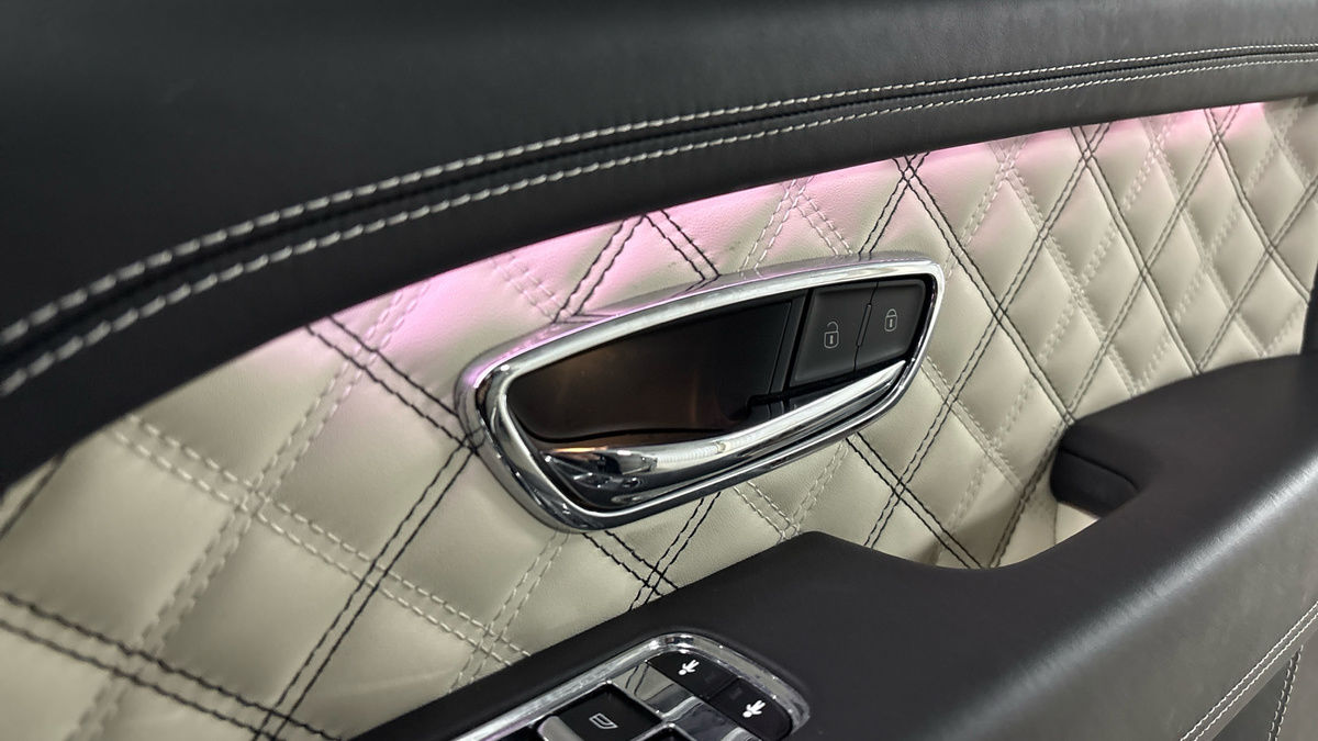 Bentley Bentayga Image 25
