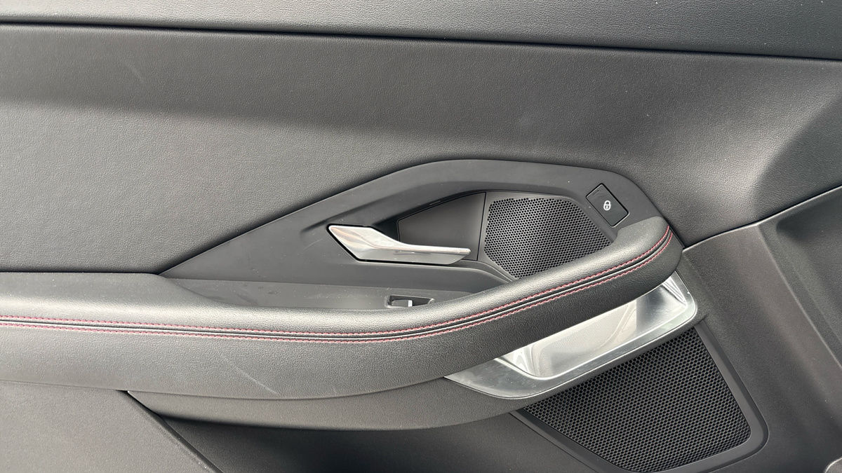 Jaguar E-PACE Image 19