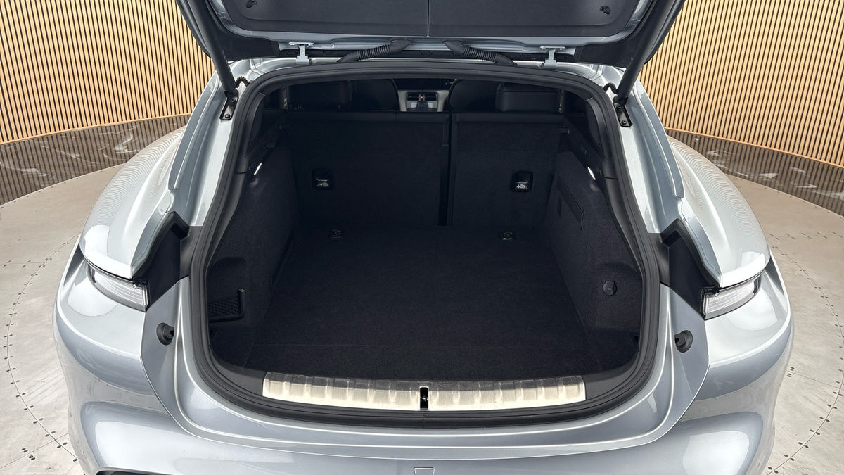 Porsche Taycan Image 11