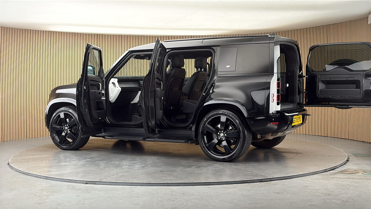 More views of Land Rover Defender 110