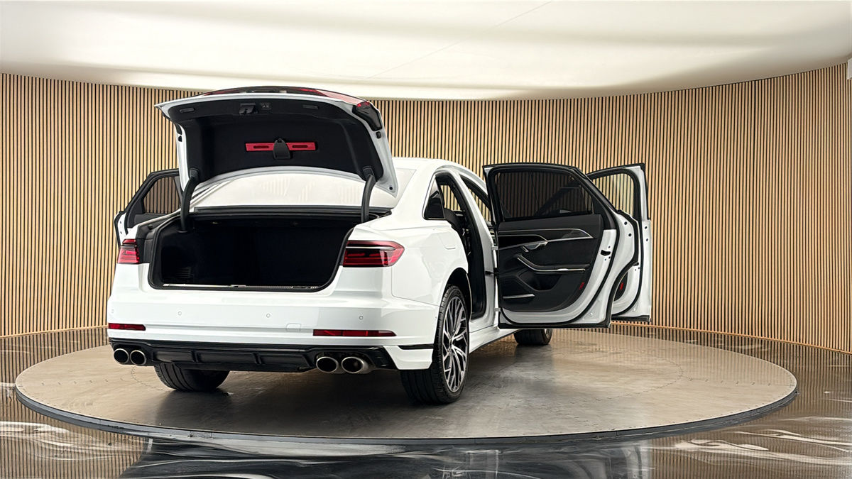 More views of Audi S8