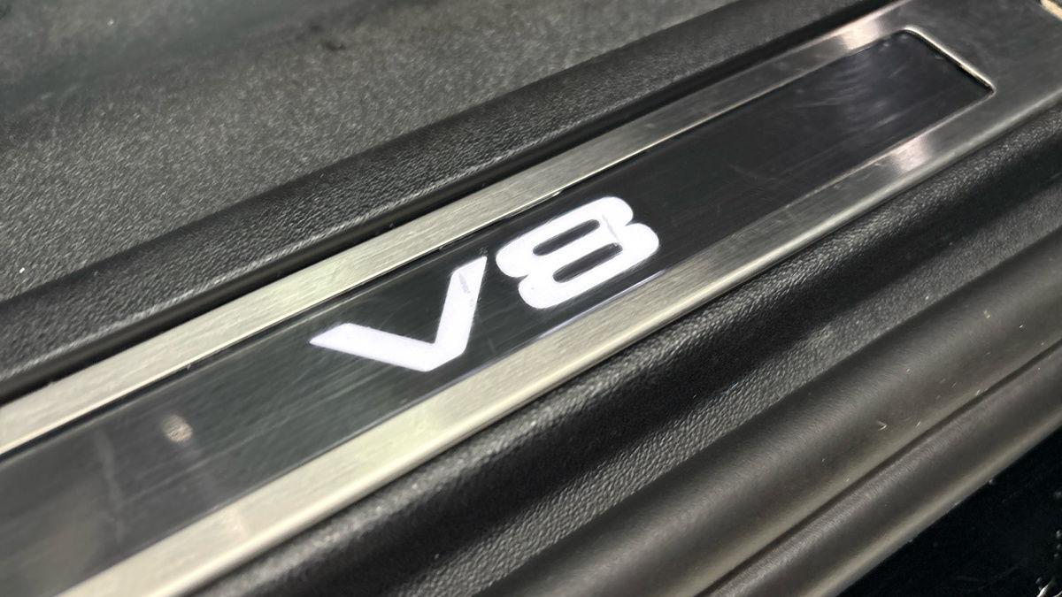 Land Rover Defender 110 Image 26