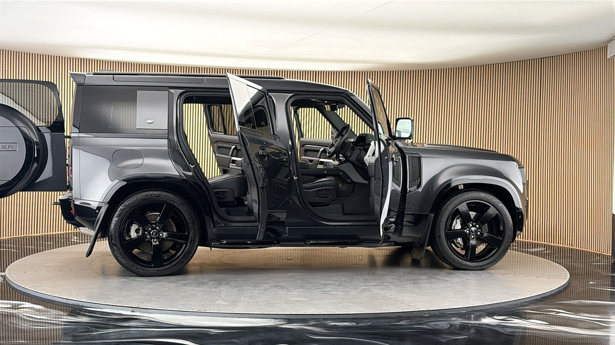 More views of Land Rover Defender 110