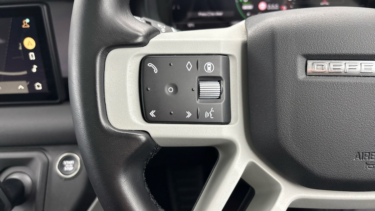 Land Rover Defender 110 Image 13