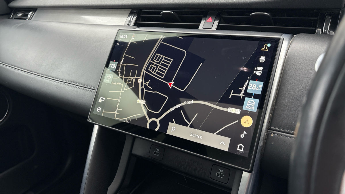 Land Rover Discovery Sport Image 17