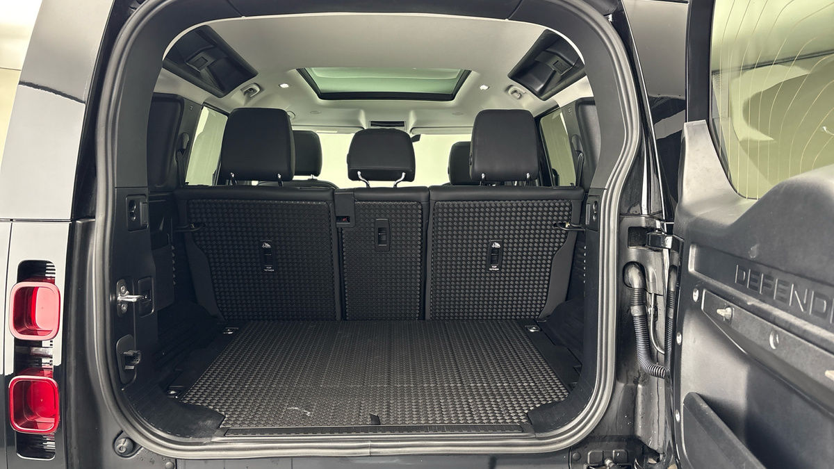 Land Rover Defender 110 Urban Image 11