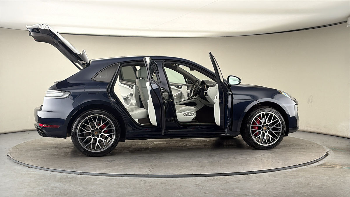 More views of Porsche Macan