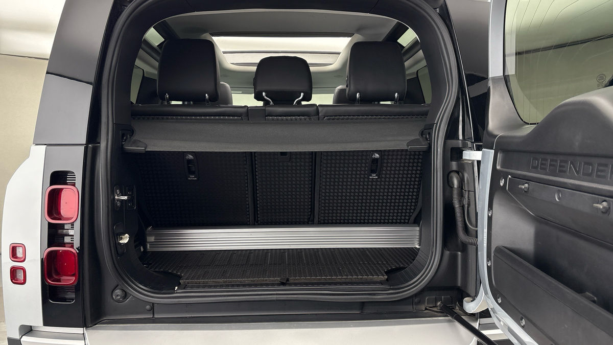 Land Rover Defender 90 Image 11