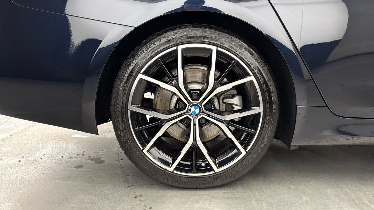 BMW 5 Series Image 10