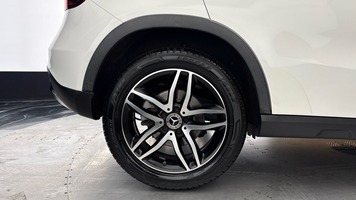 Mercedes-Benz GLA Image 10