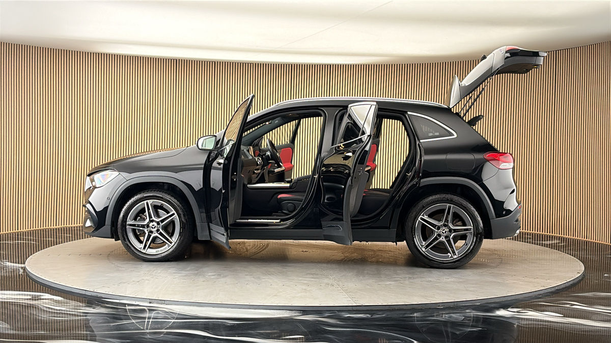 More views of Mercedes-Benz GLA