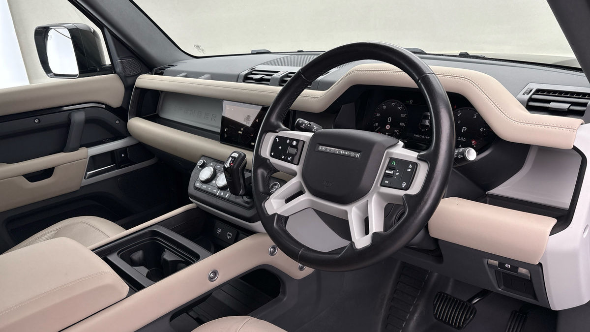 Land Rover Defender 110 Image 5