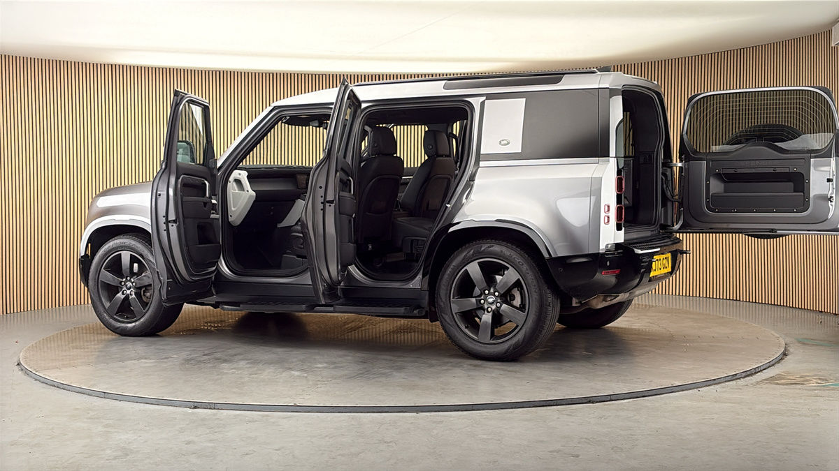 More views of Land Rover Defender 110