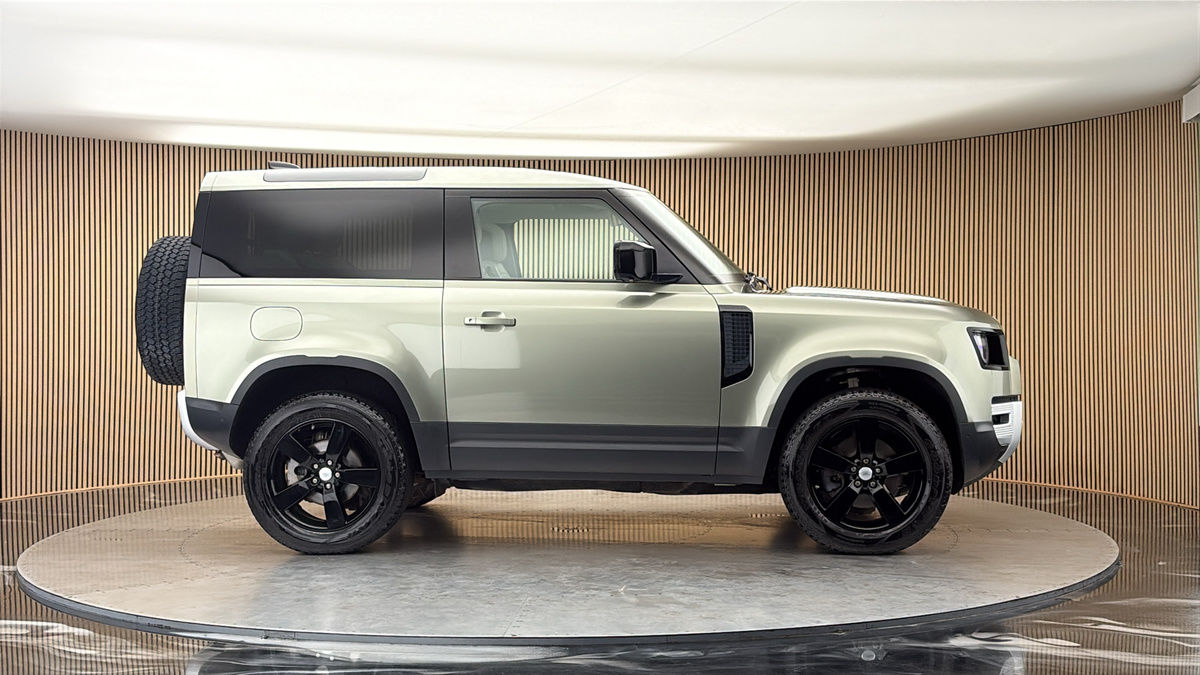 More views of Land Rover Defender 90