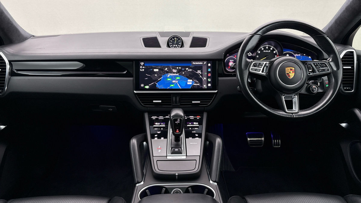Porsche Cayenne Image 12