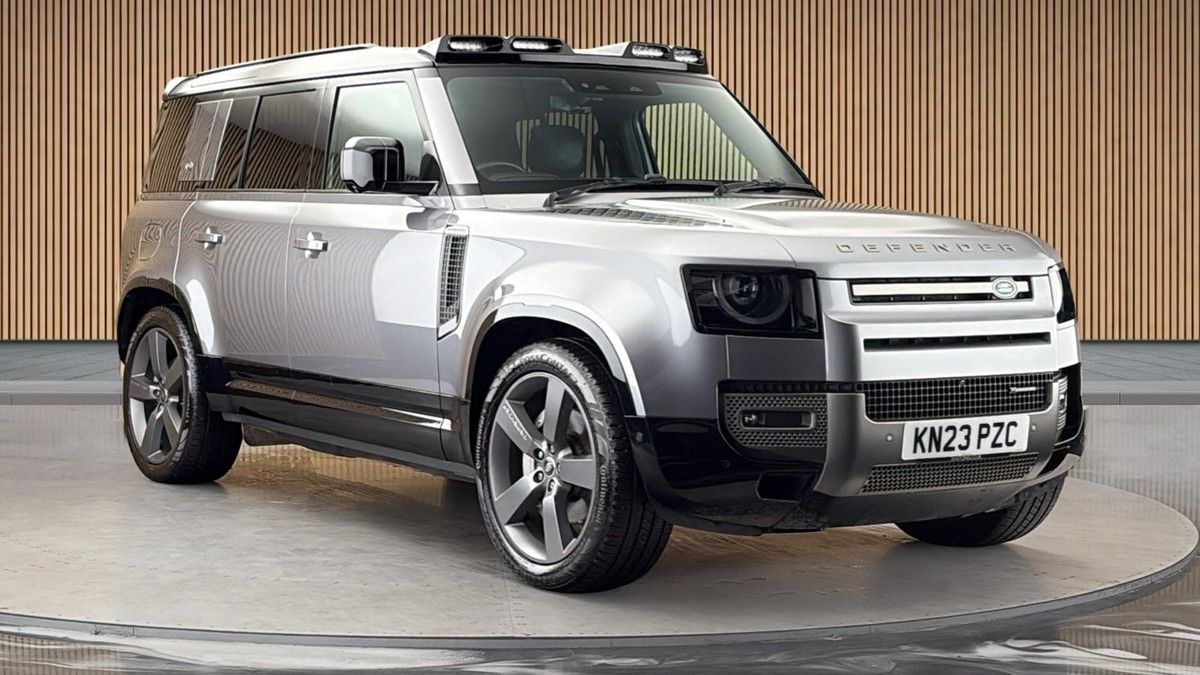 Land Rover Defender 110 Sticky Header Image