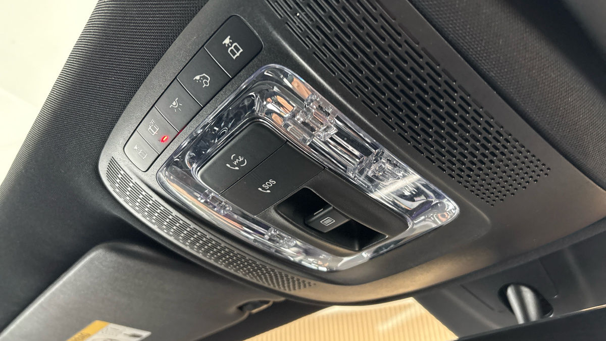 Mercedes-Benz GLB Image 32