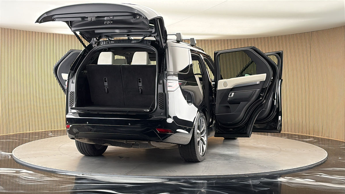 More views of Land Rover Discovery