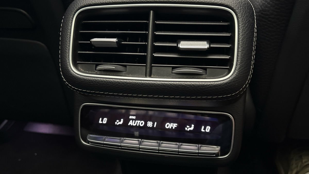 Mercedes-Benz GLS Image 32
