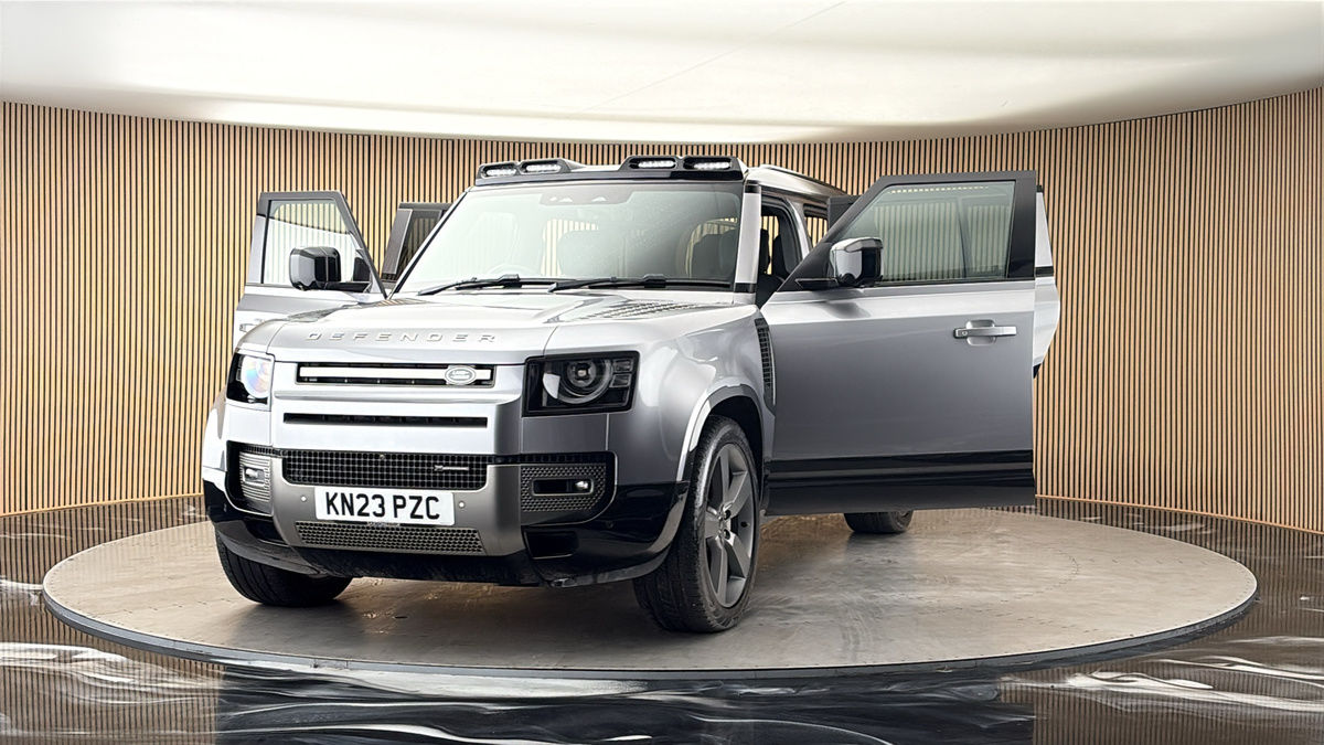 More views of Land Rover Defender 110