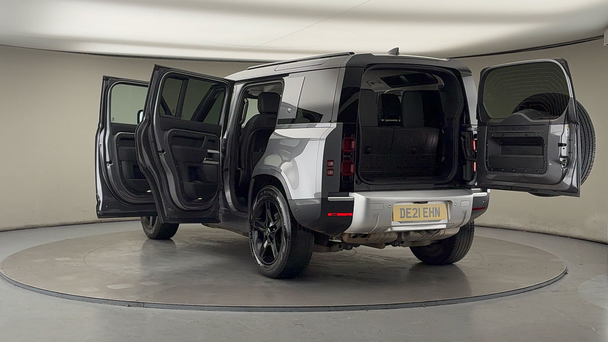 Land Rover Defender 110 Image 23