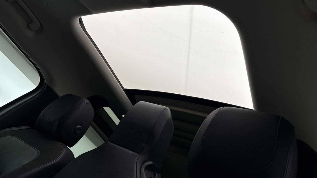 Land Rover Defender 90 Image 6