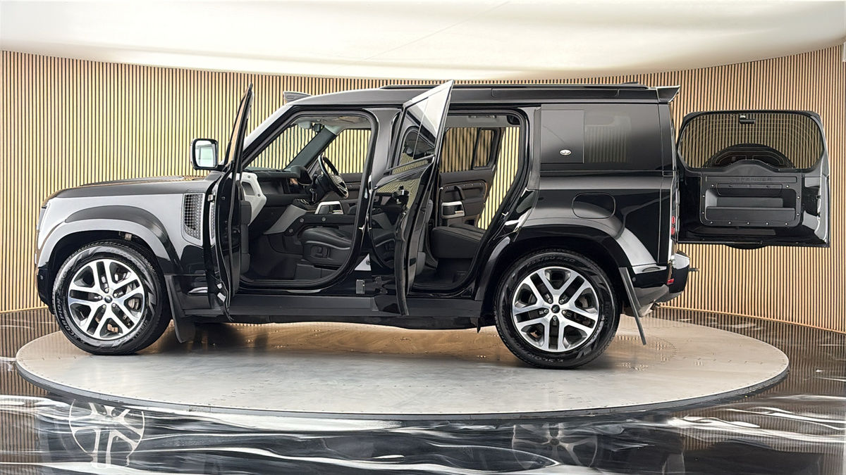 More views of Land Rover Defender 110