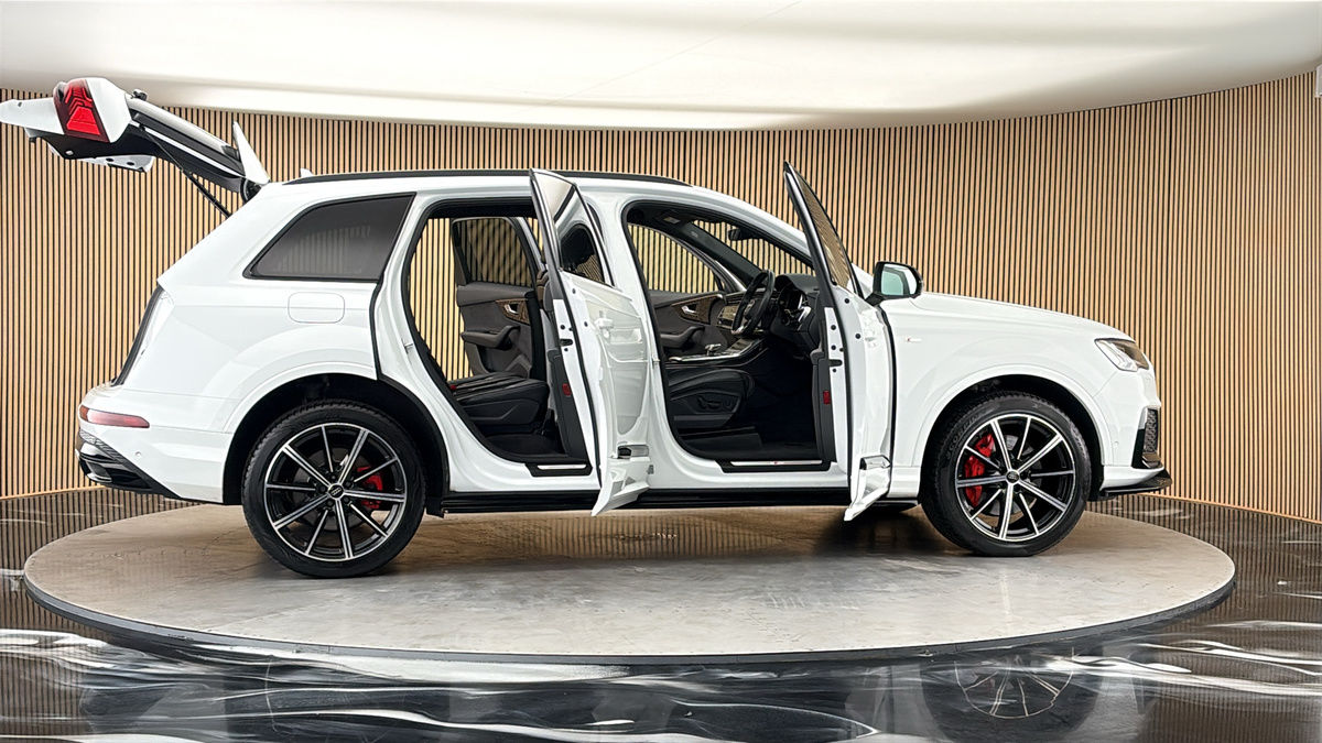 More views of Audi Q7