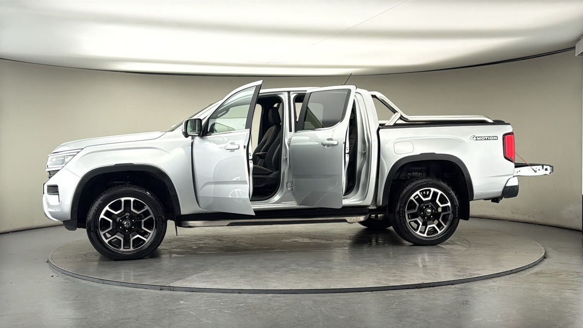 More views of Volkswagen Amarok