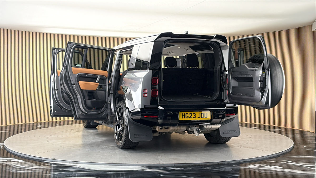 More views of Land Rover Defender 110