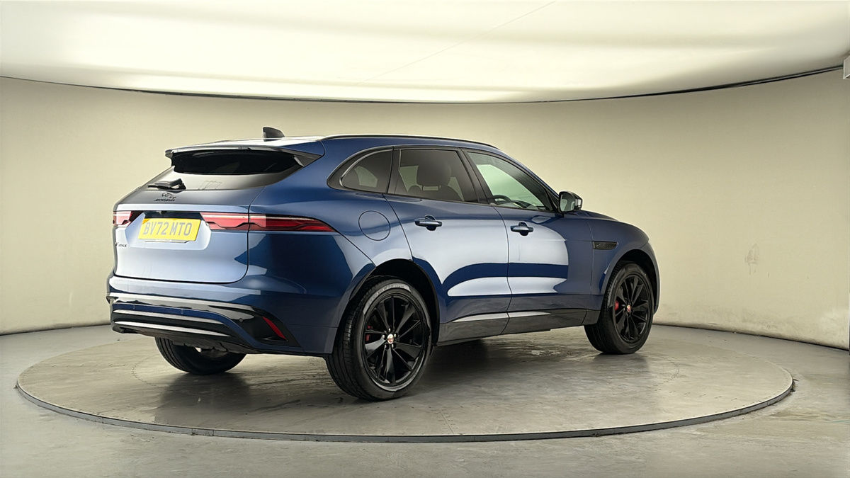 Jaguar F-PACE Image 21