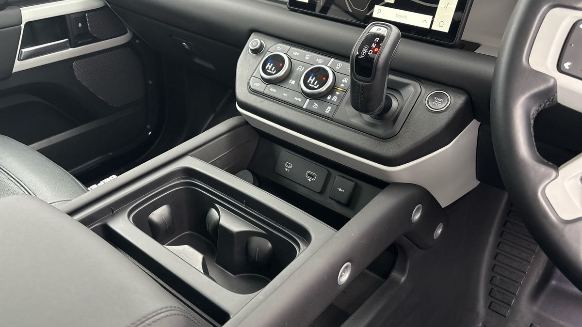 Land Rover Defender 110 Urban Image 30