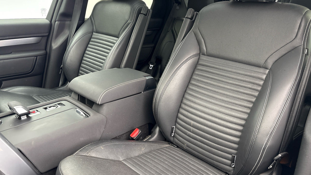 Land Rover Discovery Image 7