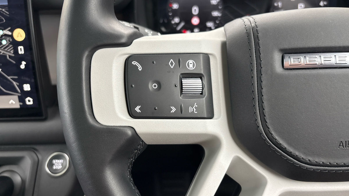 Land Rover Defender 130 Image 13