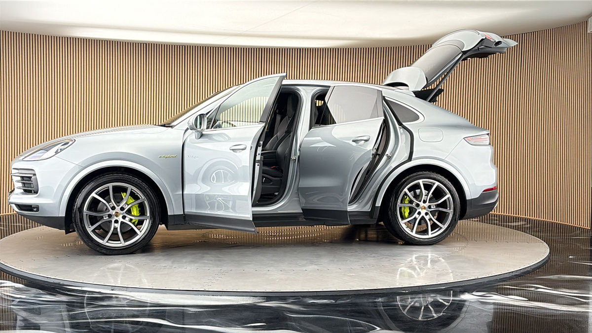 More views of Porsche Cayenne