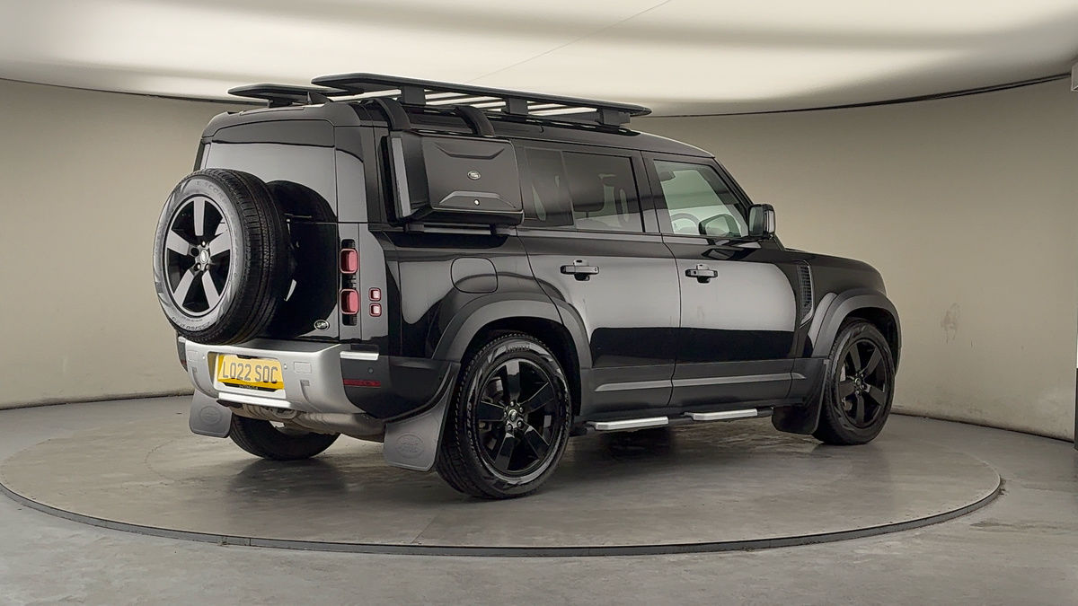 Land Rover Defender 110 Image 21