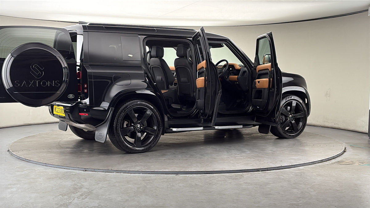 More views of Land Rover Defender 110