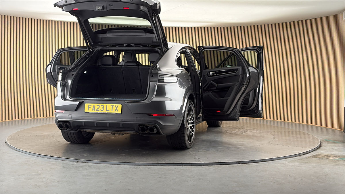 More views of Porsche Cayenne