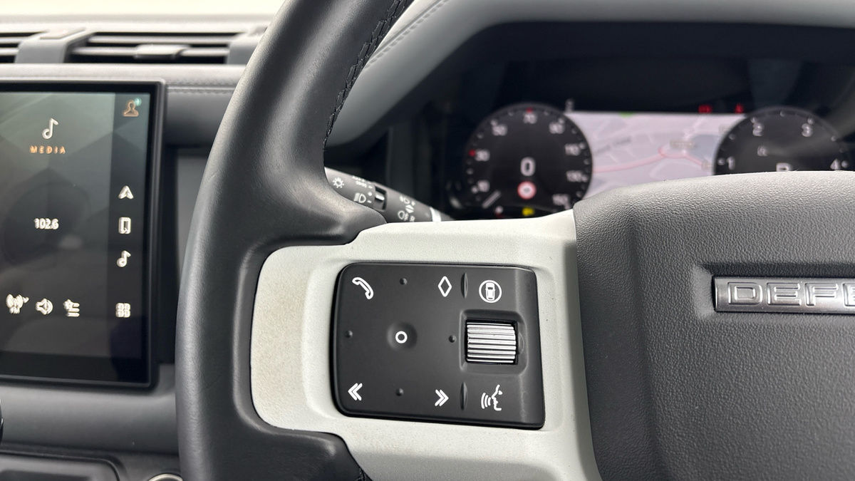 Land Rover Defender 90 Image 13